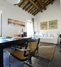 Rome apartment with a view over Largo Argentina