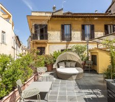 Rome central accommodation for a group: Pantheon Terrace Mansion