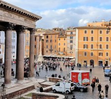 Pantheon apartment accommodation - Rome, Via della Minerva