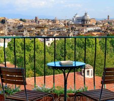 Rome apartment with a view, perfect for a roman honeymoon