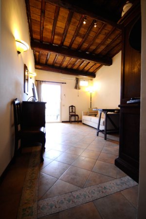 Fontana di Trevi cheap terrace studio – Rome apartments for rent