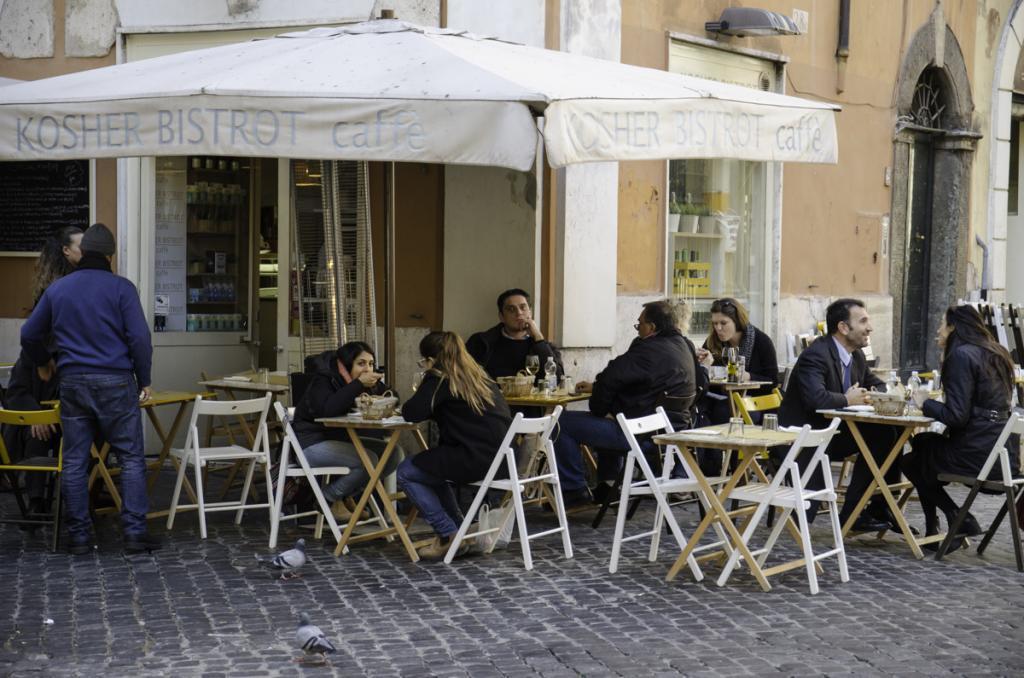 Romans and tourists having lunch in Jewish Ghetto