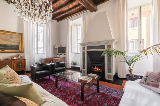 Spanish Steps luxury apartment: Up to 10 people