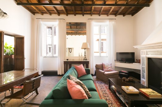 Spanish Steps Luxury Apartment - RomeLoft Rentals