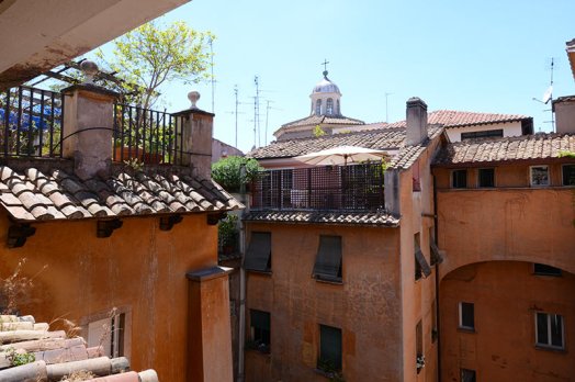 Jewish Ghetto spacious apartment for rent