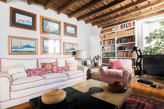Farnese charming apartment: Up to 4 people