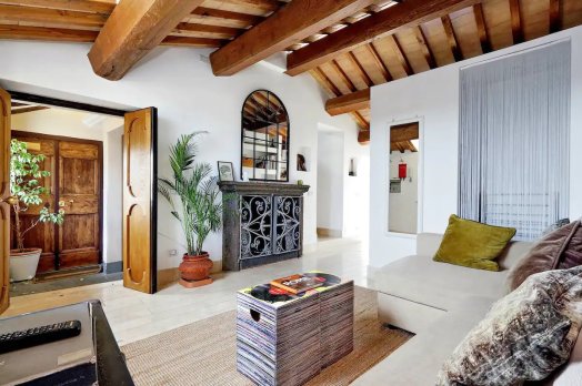 Pantheon Stylish Attic: Up to 4 people