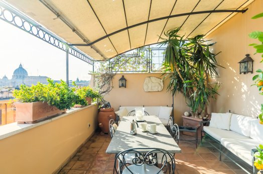 Saint Peter’s luxury terrace attic: Up to 2+2 people