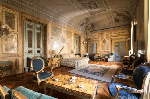 Majestic Spanish Steps suite: Up to 2+2 people