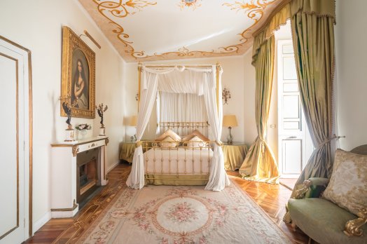 Spanish Steps Apartment | Romeloft properties | Up to 6 people