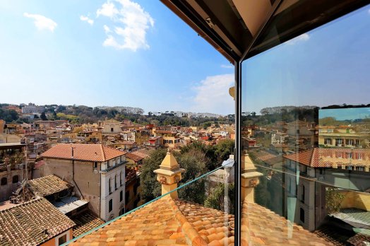 Rome Sky Loft: Up to 4 People