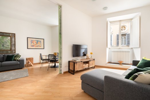 Spanish Steps stylish Apartment: Up to 2+2 people