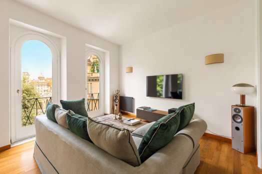 Trilussa stylish penthouse: Up to 3 people