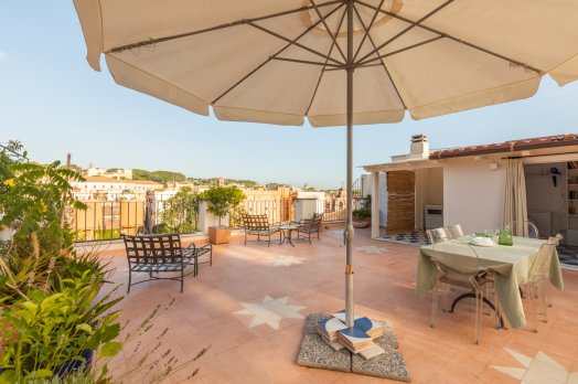 Trastevere Terrace Attic: Up to 2 people