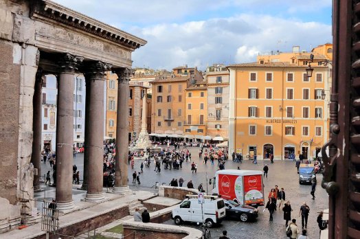 Pantheon charming apartment: Up to 2 people