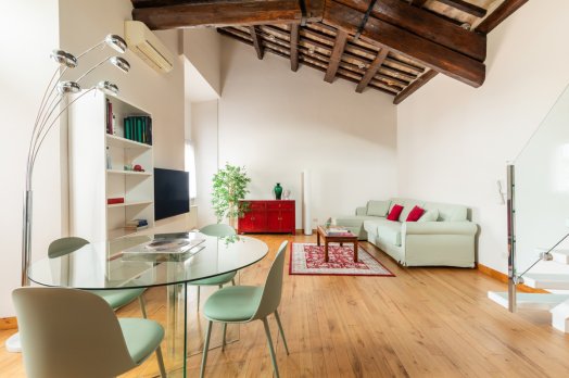 Historic Palazzo Altieri Loft: Up to 2+2 people