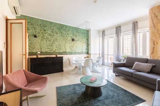 San Saba Terrace Apartment: Up to 12 people