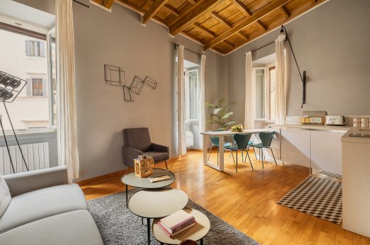Campo de’ Fiori Bright Apartment: Up to 2+2 people