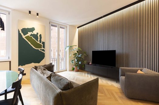 Farnese Contemporary Apartment: Up to 5 People