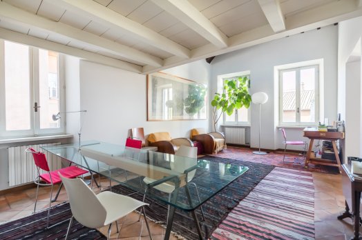 Collegio Romano apartment: Up to 2+2 people