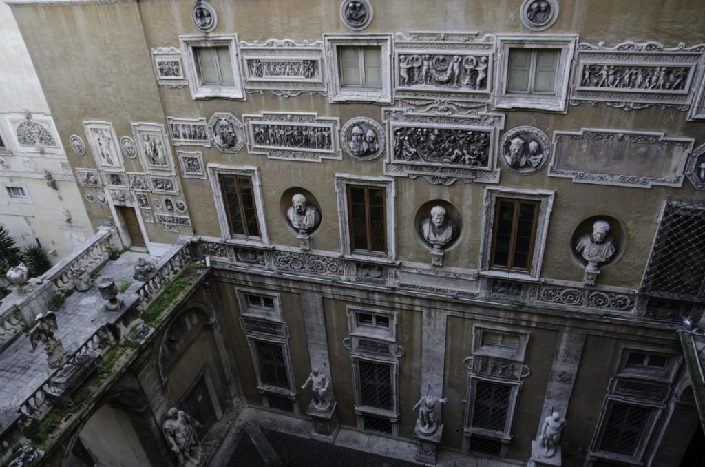 Inner courtyard of Palazzo Mattei