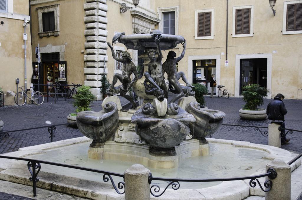 Turtle Fountain on the boundary of the former Jewish ghetto